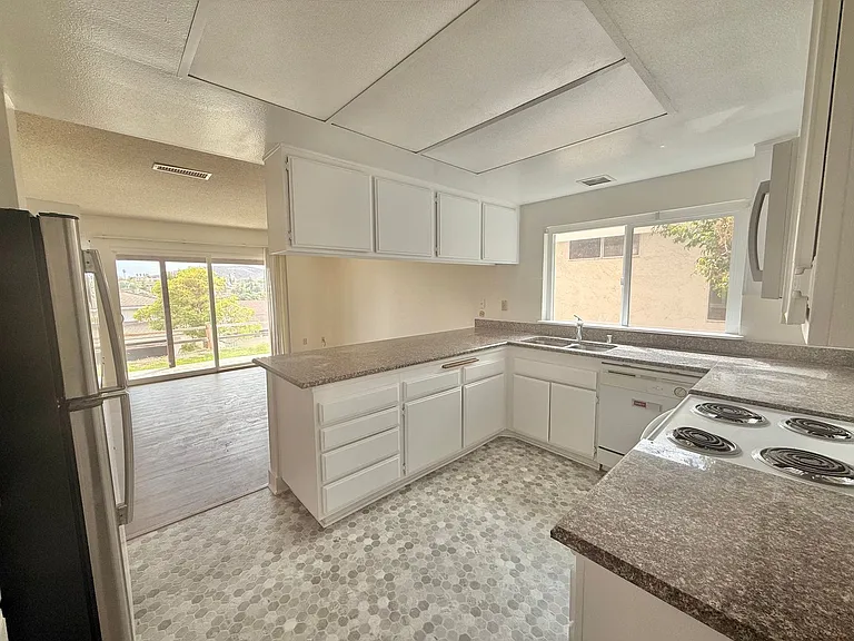 10019 Canyonview Ct — Photo 10