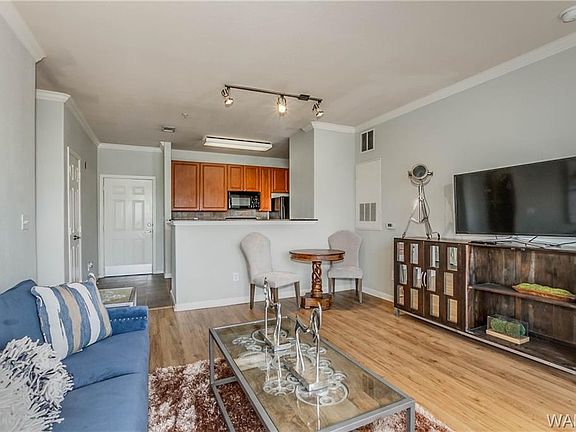 3rd image of 600 13th St Unit 725