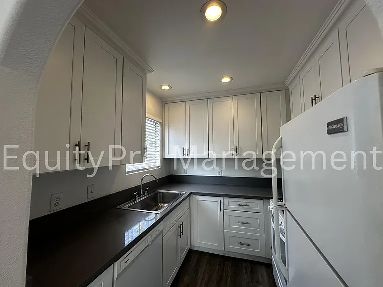 5583 California Ave — Photo 12
