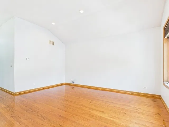 4 bed, 1171 sqft, $3,200 — Photo 4