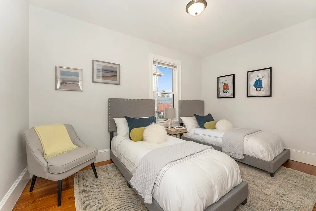 172 Boylston St #3 - 3 — Photo 2