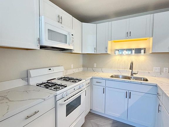 5th image of 2115 Wightman St