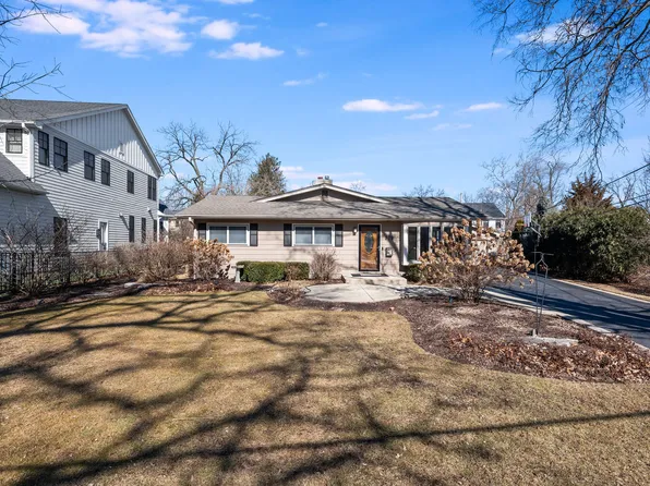 879 W Benton Ave, Naperville, IL 60540