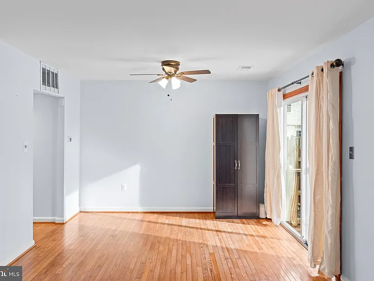 2053 Mayflower Dr — Photo 9