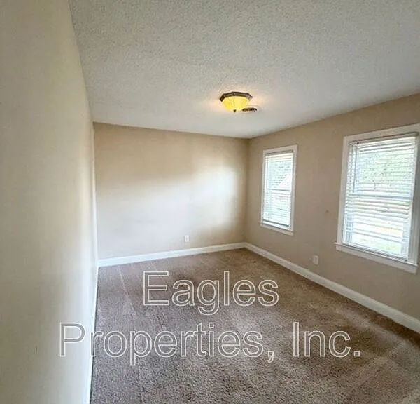 242 N Marion Dr — Photo 19