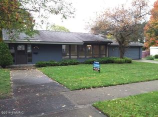 1064 Drexel Dr NE, Grand Rapids, MI
