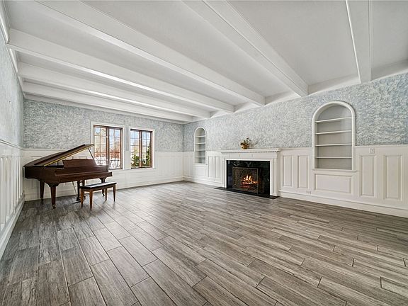 4th image of 620 N Franklin Ave
