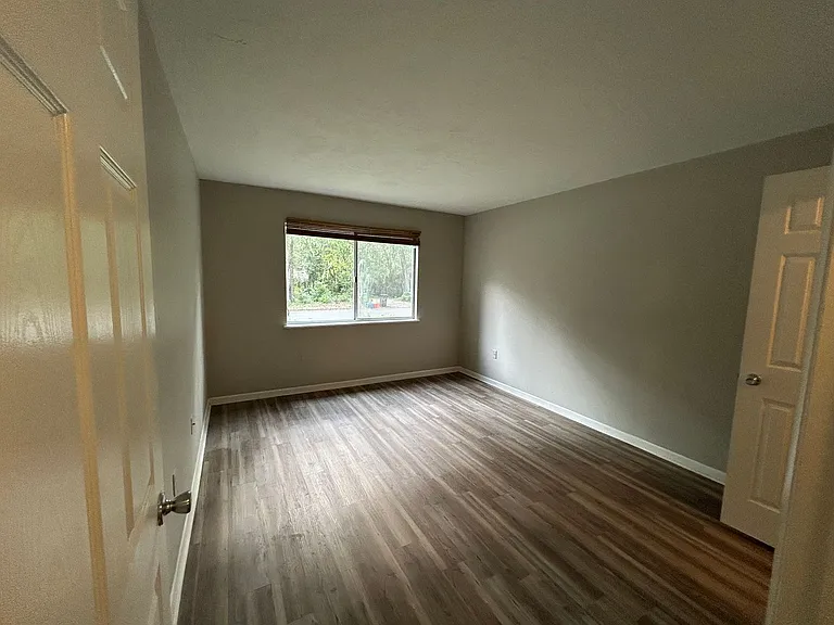 1035 SW 9th St #J2 — Photo 5