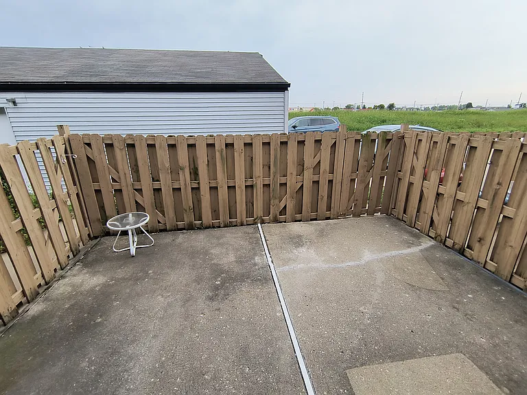 1919 Canterbury Dr — Photo 20