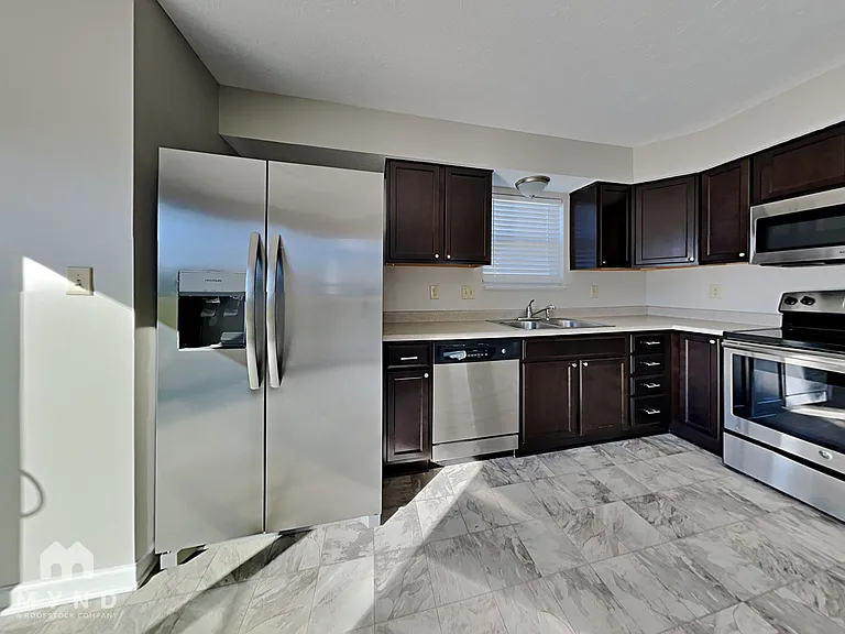 2352 Rosewood Dr — Photo 5