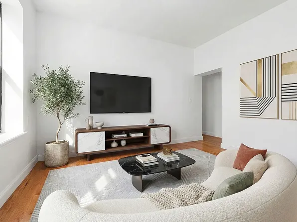 1801 Marmion Avenue image 1 of 4