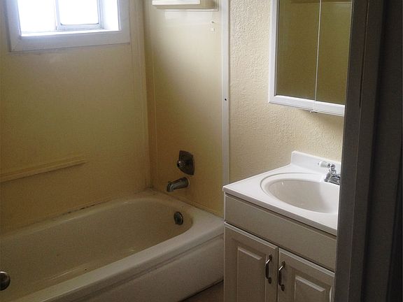 5th image of 1751 E Whidbey Ave APT B1