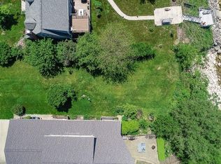 38393 N Beachview Rd, Willoughby, OH 44094