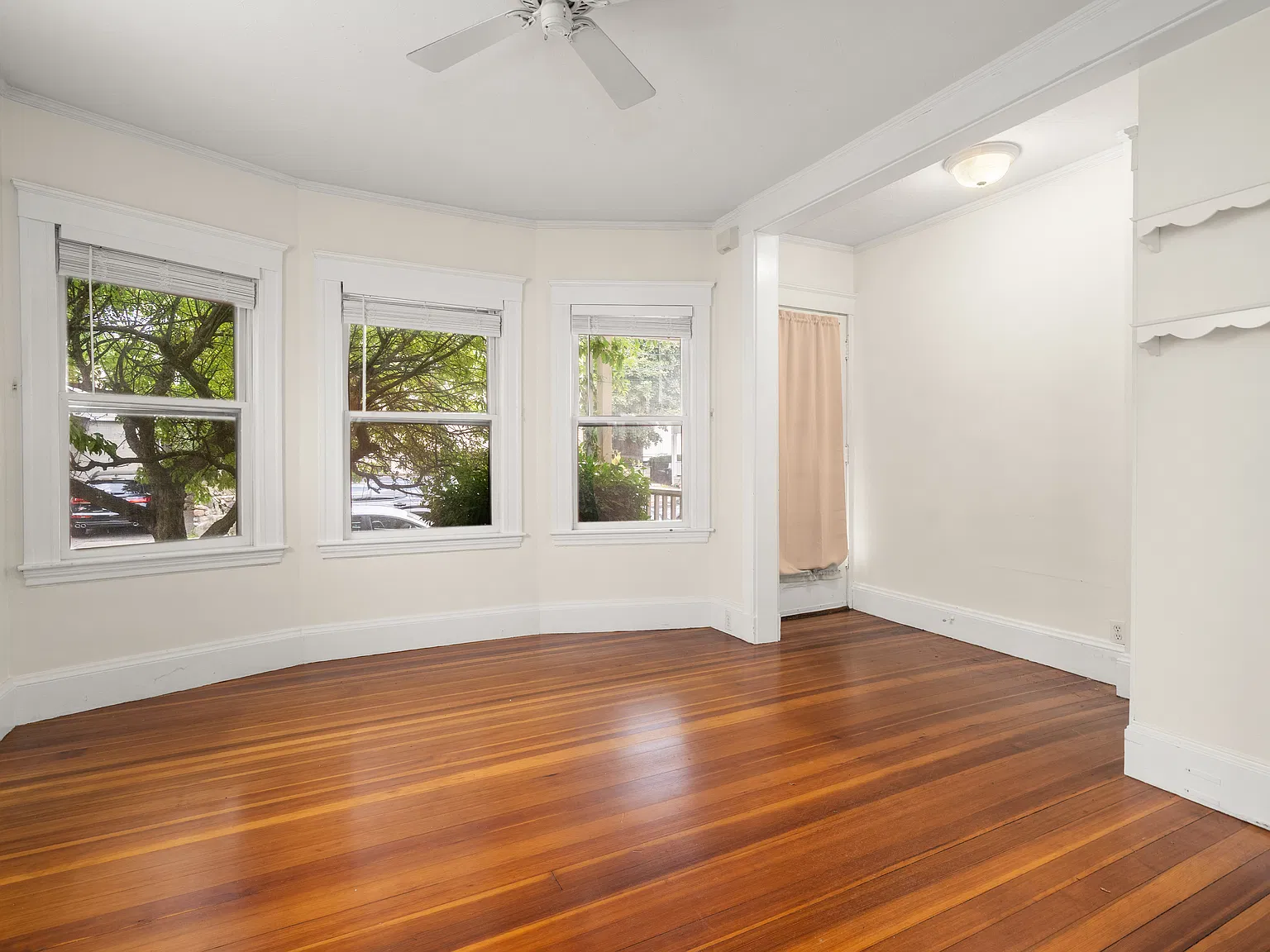 3 bed, 1185 sqft, $2,000 — Photo 3