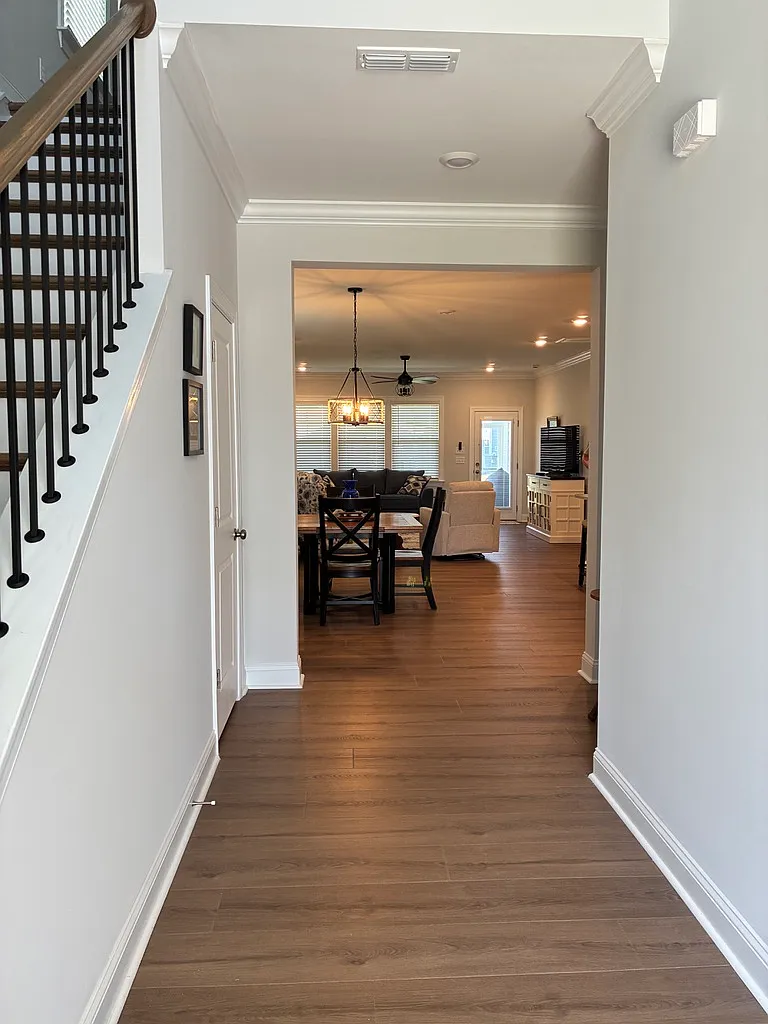 4 bed, 2700 sqft, $2,650 — Photo 2
