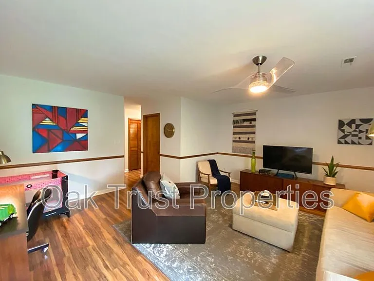 303 Christiee Ct — Photo 6