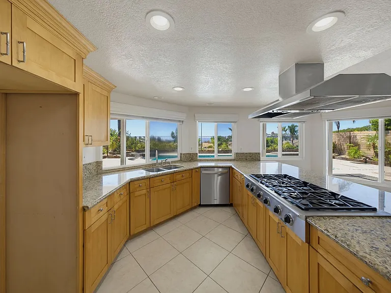 1038 Rimwood Dr — Photo 13