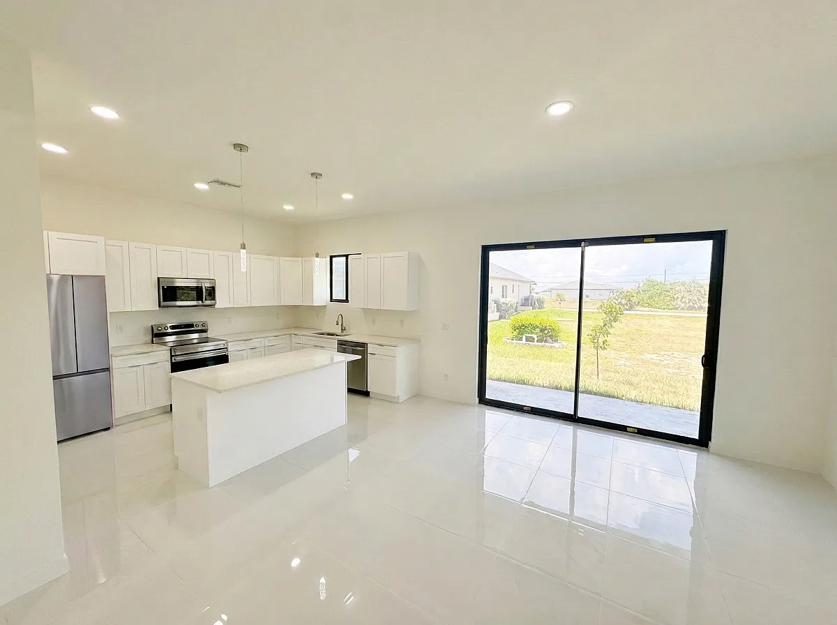 4 bed, 1905 sqft, $2,200 — Photo 4