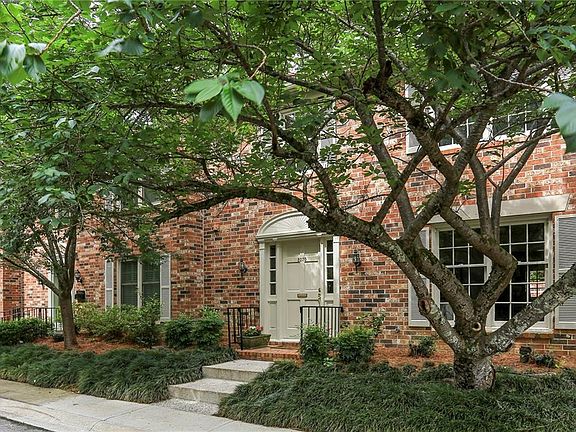 3rd image of 2370 Leafgate Rd