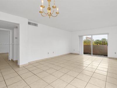 6884 N Kendall Dr APT C404, Pinecrest, FL, 33156