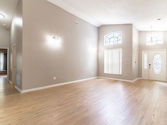 5th image of 102 Ivy Brook Ct