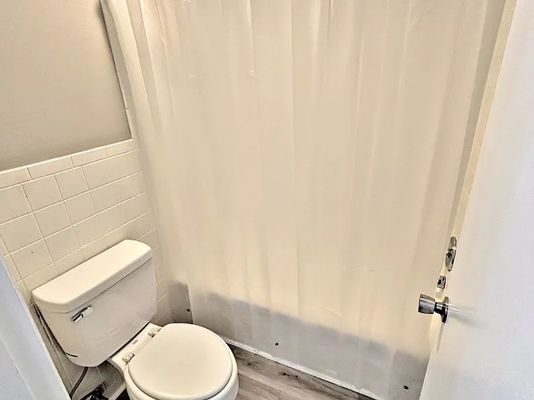 209 Cloverleaf Dr — Photo 15