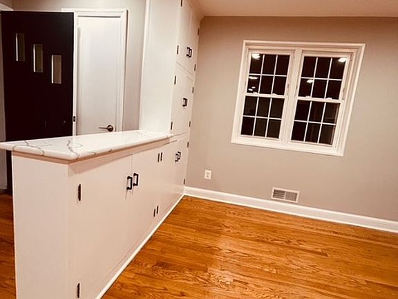 3rd image of 4619 Edgefield Rd