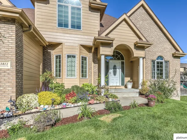11812 Windcrest Dr, Papillion, NE 68133