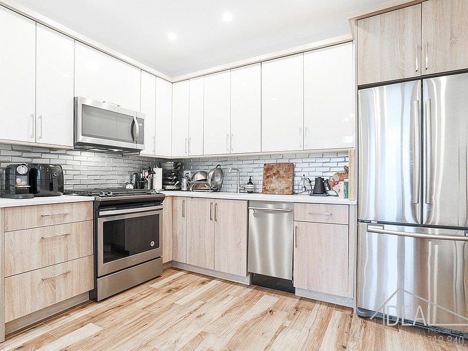 1st image of 657 De Graw St