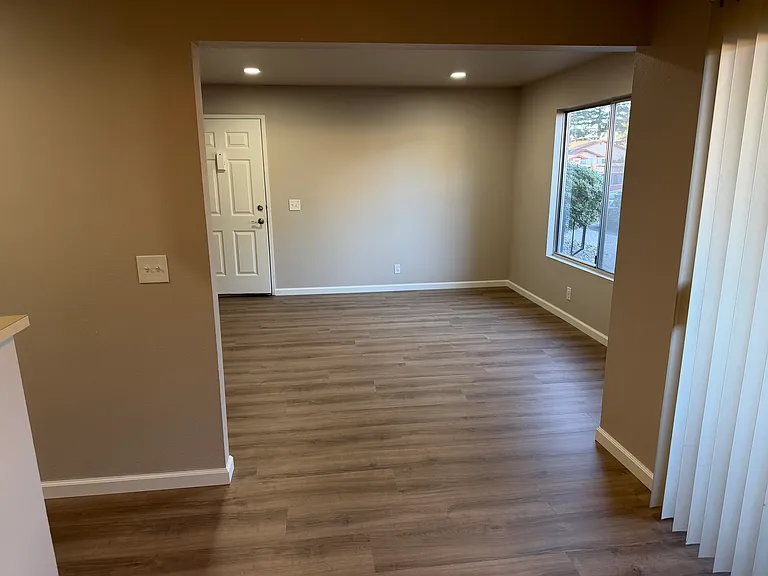 Sandalwood Apartments — Photo 24