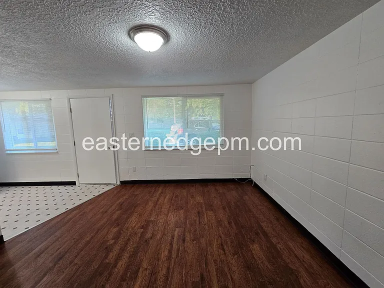 98 NW 10th St — Photo 6