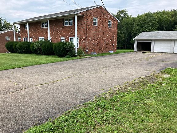 Front view drive and garage