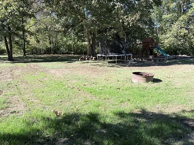 4 bed, 2400 sqft, $2,500 — Photo 3