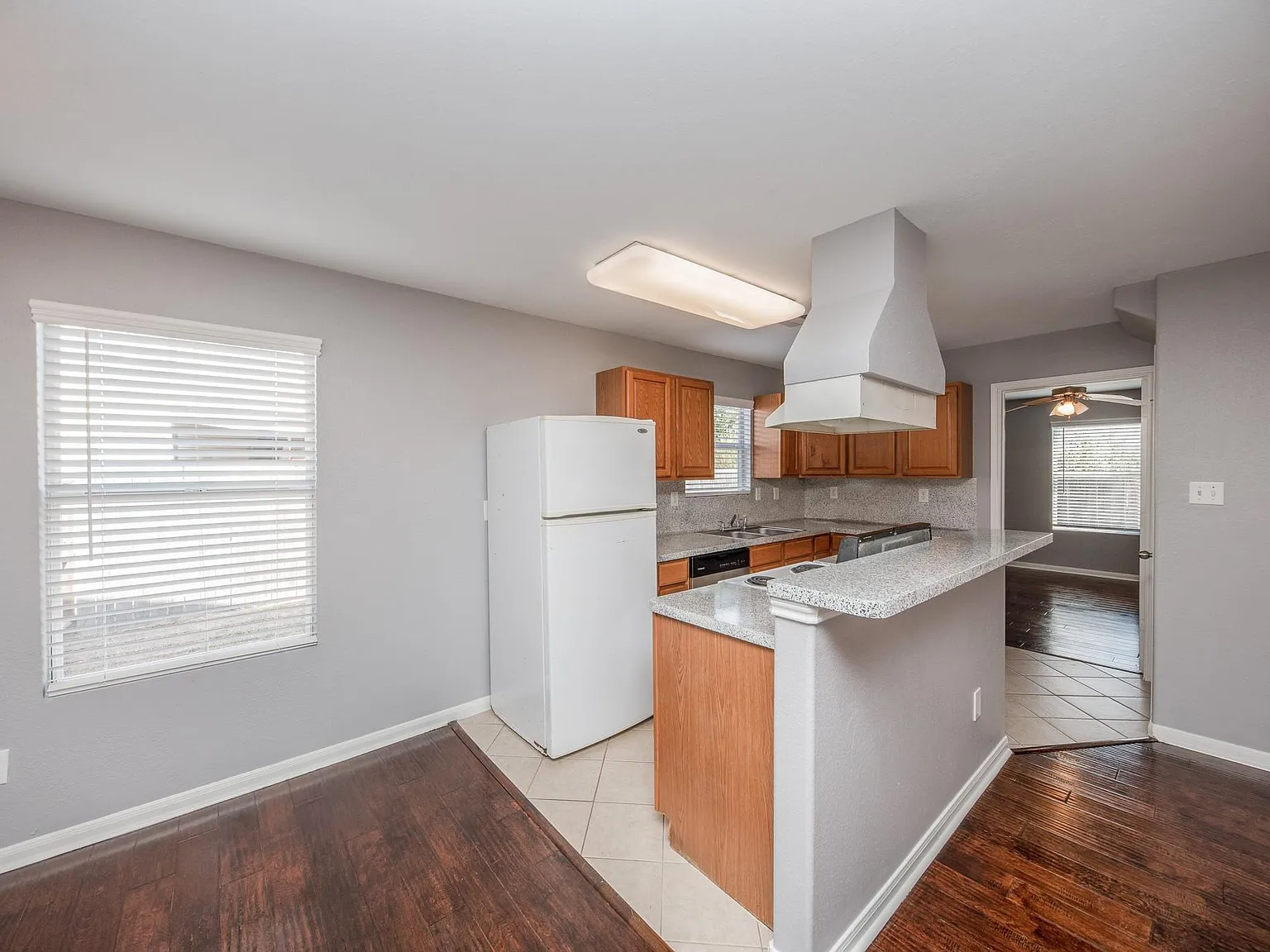 5 bed, 2.5 bath, 1596 sqft, $1,875 — Photo 4