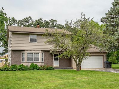702 Maple WAY NORTH North, Waukesha, WI, 53188