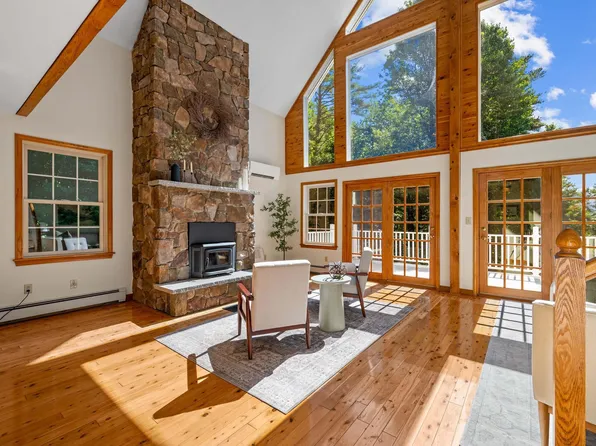 43 Hoyt Drive, Monmouth, ME 04259