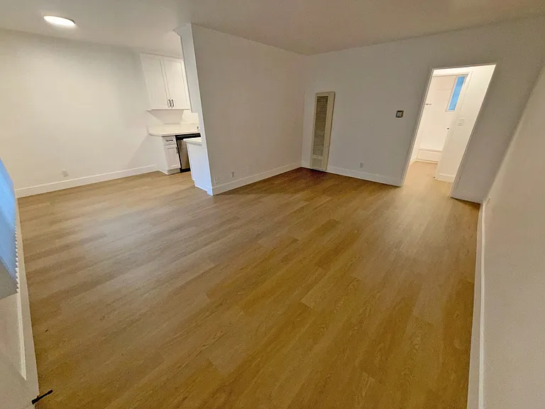 3685 Mentone Ave #4 — Photo 7