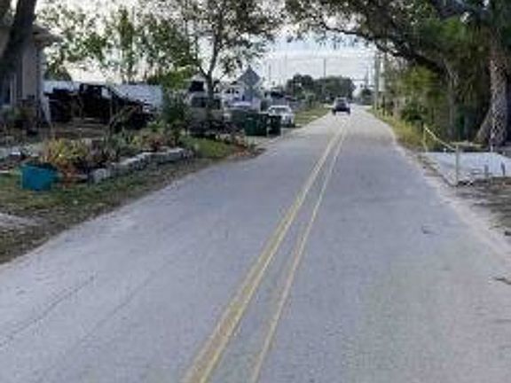 Exterior Neighborhood (street photo)