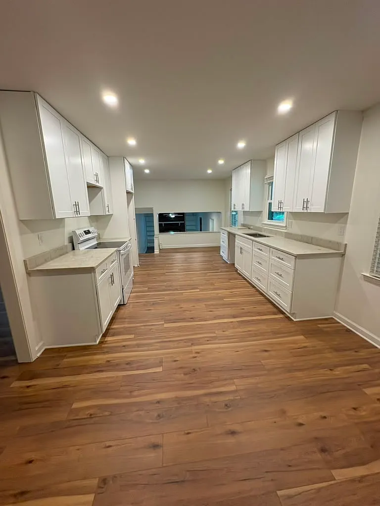 4 bed, 2.5 bath, 2044 sqft, $3,400 — Photo 2