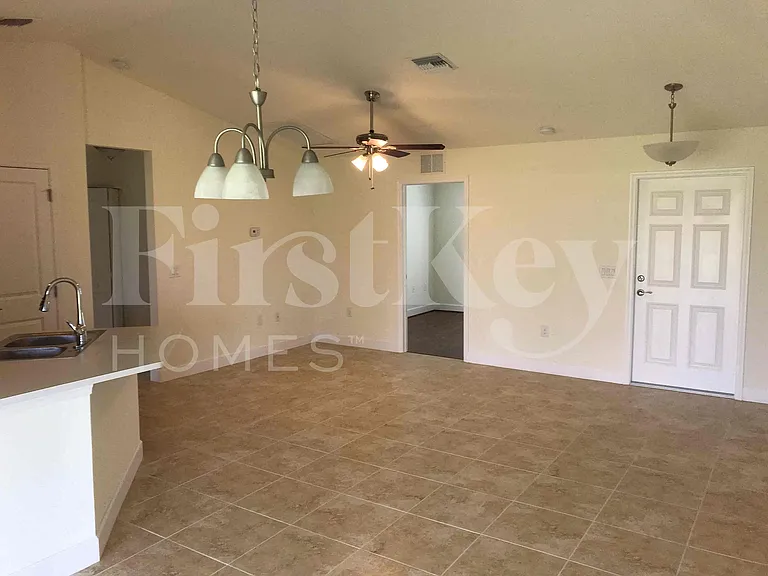 1731 NW 14th St — Photo 5