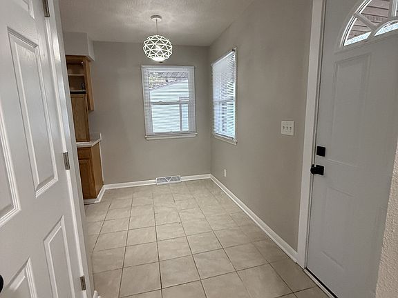 4th image of 3421 Fairlane Dr
