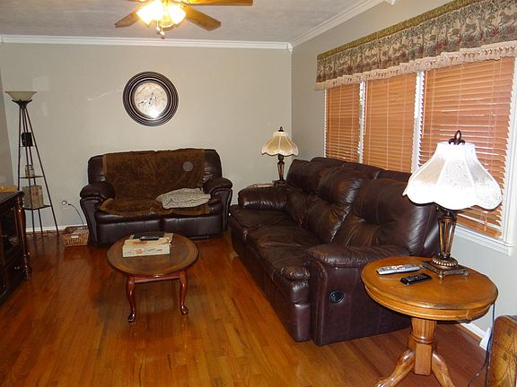 5th image of 597 Stonehaven Dr