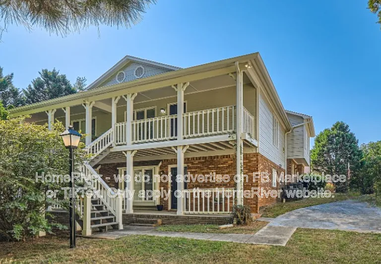 2785 Country Ct SE #C — Photo 1