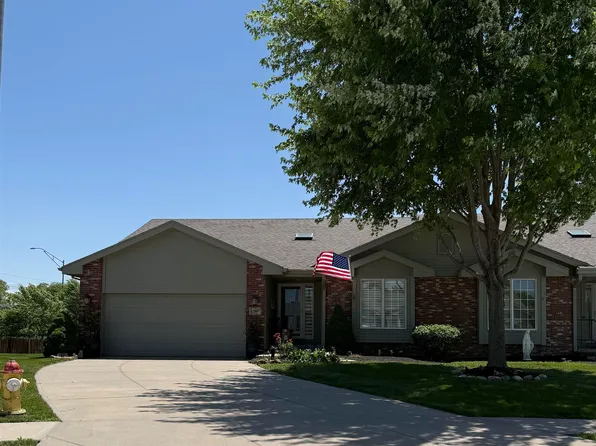15607 Edna Cir, Omaha, NE 68136