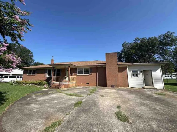 2815 Highland Dr, Lincolnton, NC 28092
