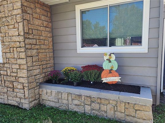 3rd image of 3517 Sloan Dr