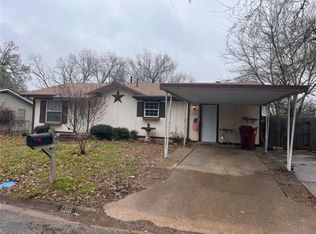 1318 Elm St, Bonham, TX 75418