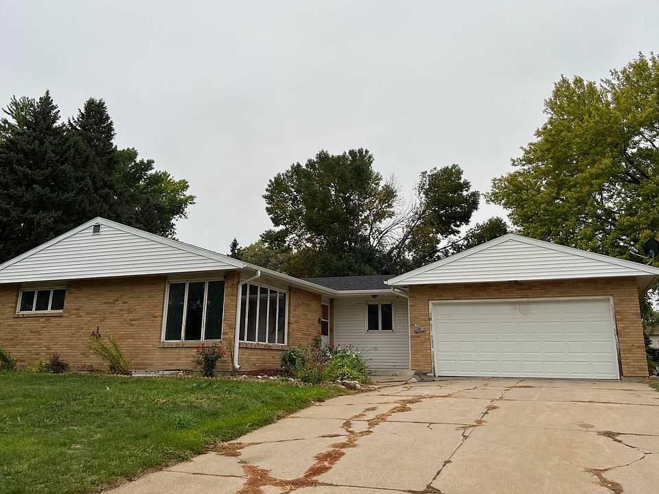 1st image of 33 Hackberry Hts