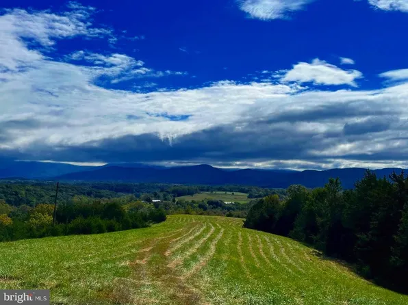 12 Galloway Spring Ln, Shenandoah, VA 22849