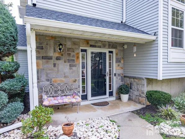 49 Rozalyn Ln, Laurence Harbor, NJ 08879